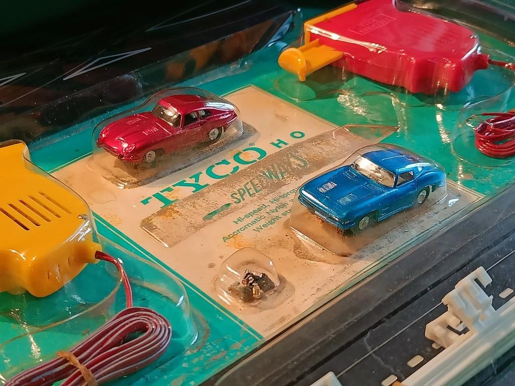TYCO speedways elektrische racebaan uit 1962. In BLISTER !!, Kinderen en Baby's, Racebaan, Tyco, Ophalen of Verzenden, Zo goed als nieuw