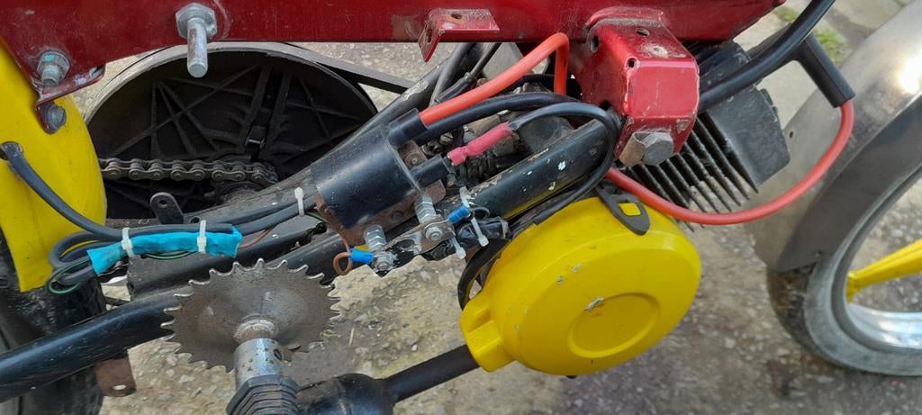 Peugeot 103 50 cc  démarre tourne et roule papier perdu, Enlèvement, Peugeot