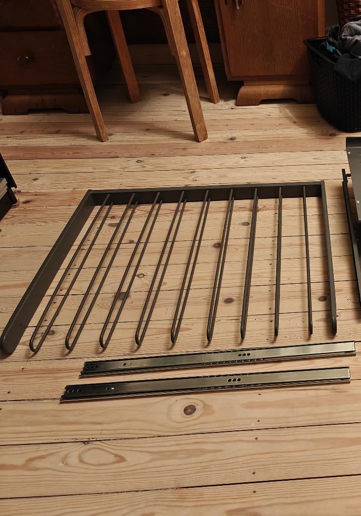 Ikea KOMPLEMENT uittrekbare broekhanger, Moins de 100 cm, Comme neuf, Enlèvement, 50 à 100 cm
