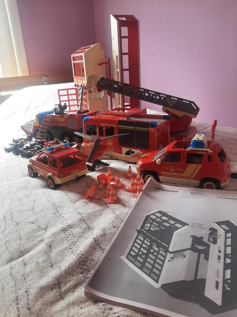 Brandweerkazerne met brandweerauto's, Ophalen of Verzenden