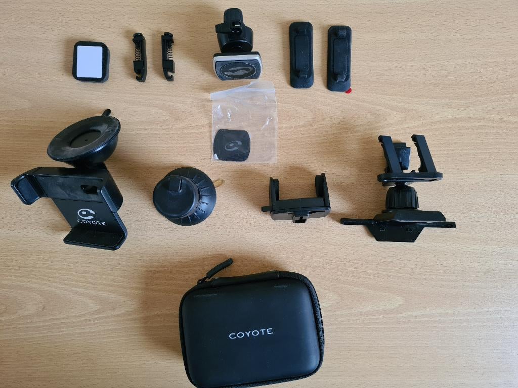 Assortiment de support et housse rigide Coyote mini, Auto diversen, Autonavigatie, Ophalen, Zo goed als nieuw