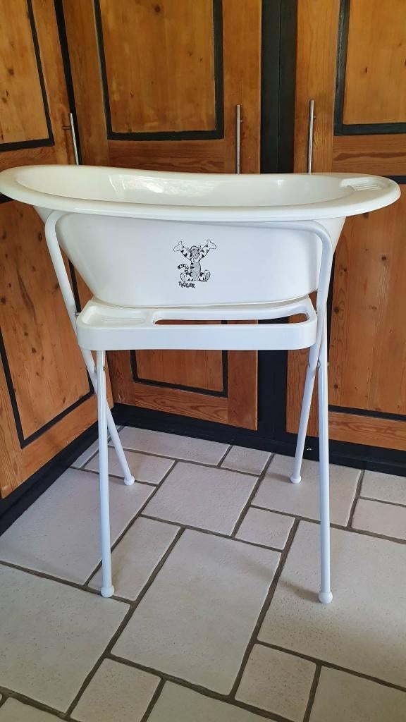 BABYBADJE (BEBEJOU) OP OPVOUWBARE VOET (NIEUW), Kinderen en Baby's, Badjes en Verzorging, Ophalen, Zo goed als nieuw, Badje, Bébé-jou