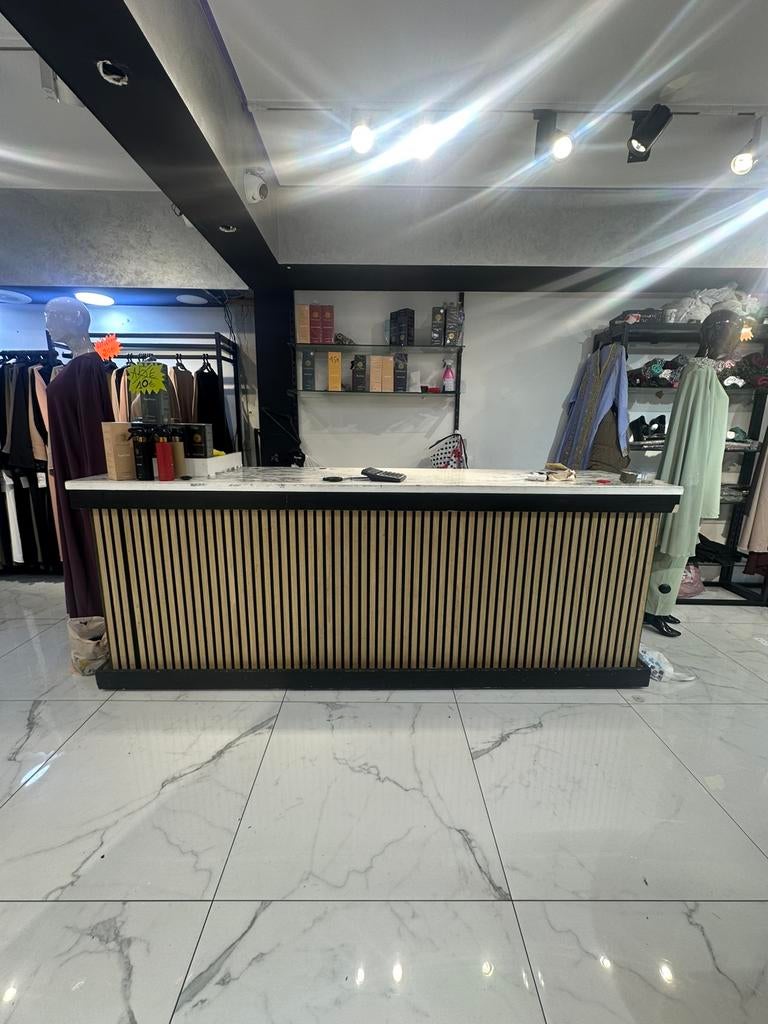 winkelinrichting kledingzaak te koop, Ophalen