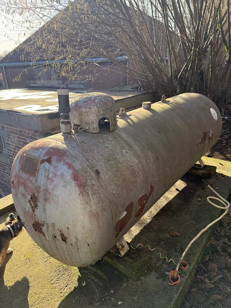 Ancienne citerne gaz vide à donner, Enlèvement