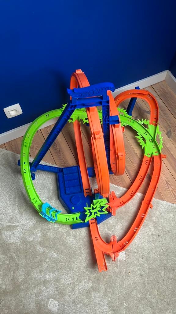 Hotwheels elektrische baan, Kinderen en Baby's, Speelgoed | Racebanen, Ophalen, Zo goed als nieuw