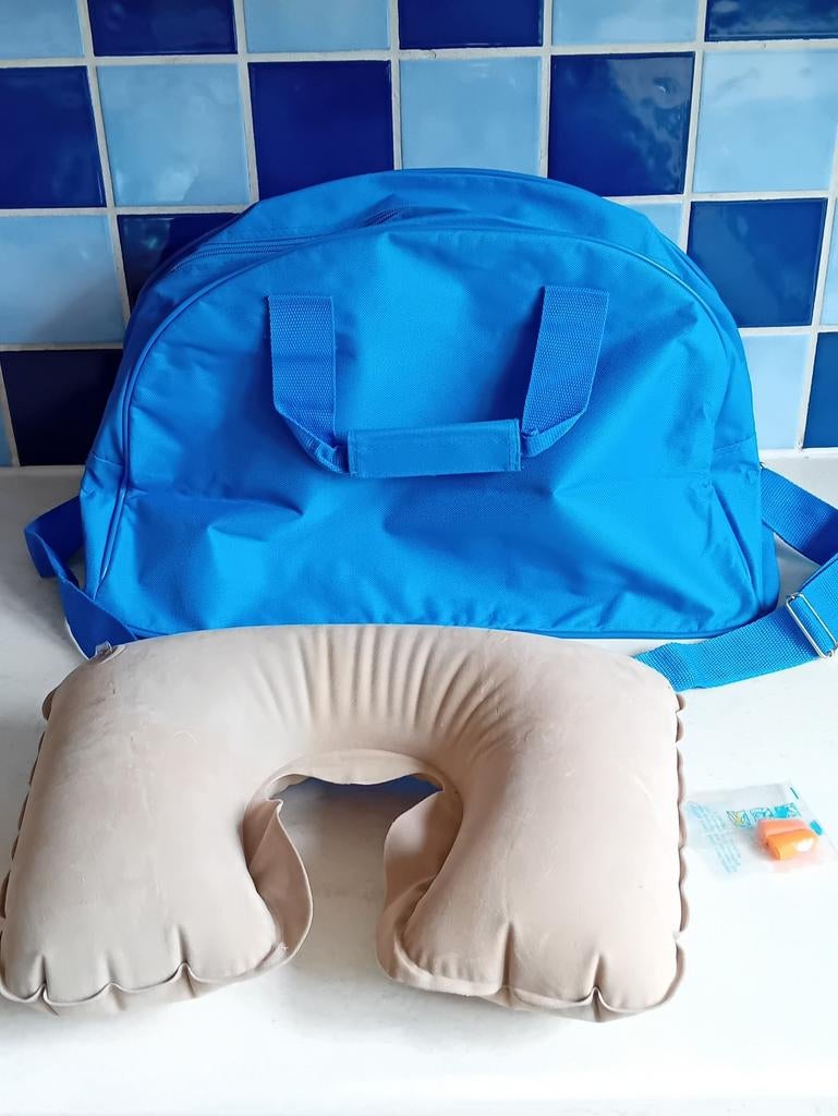 Blauwe schoudertas voor sport of reizen, Handtassen en Accessoires, Tassen | Reistassen en Weekendtassen, Nieuw, Blauw, 40 tot 60 cm