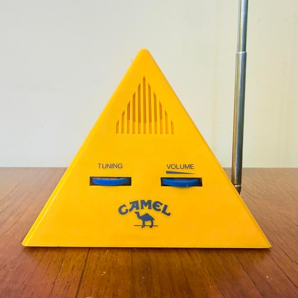 NOVELTY RADIO CAMEL VINTAGE RECLAME FM SIGARETTEN PYRADIO, Antiek en Kunst, Verzenden