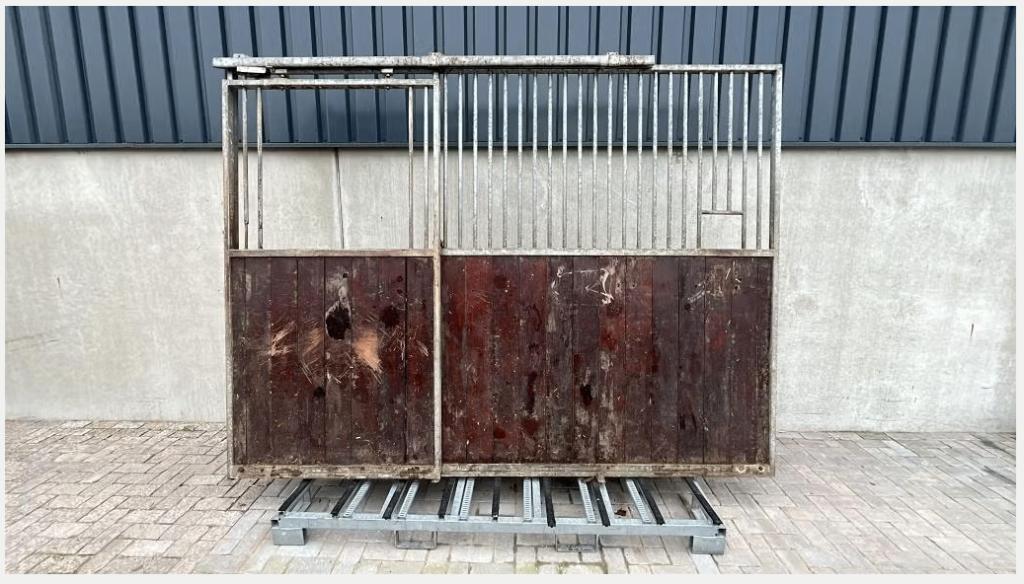 Voorwand met schuifdeur | 3000 x 2250 mm. | Gebruikt, Dieren en Toebehoren, Weidegang, 4 paarden of pony's of meer