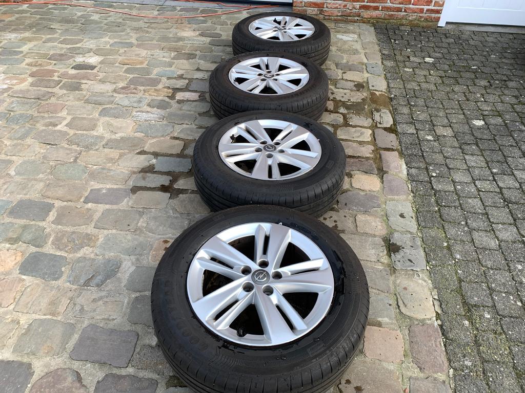 Velgen + banden OPEL grandland/PEUGEOT 3008, Ophalen, Banden en Velgen, 17 inch, Winterbanden