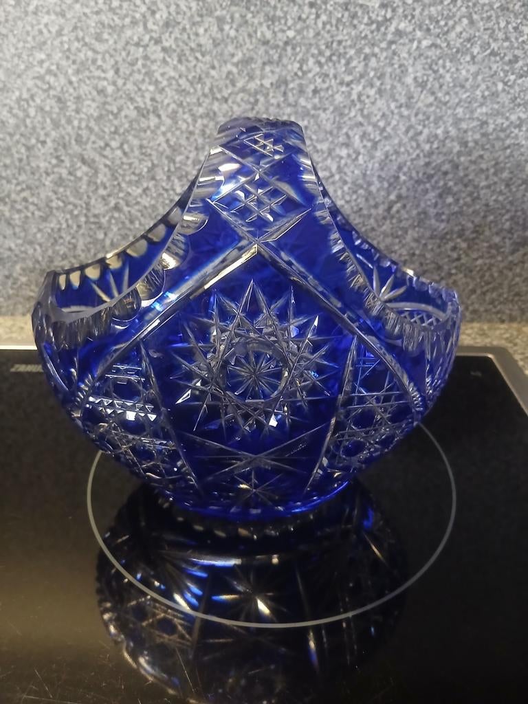 Kristallen vaas, Ophalen