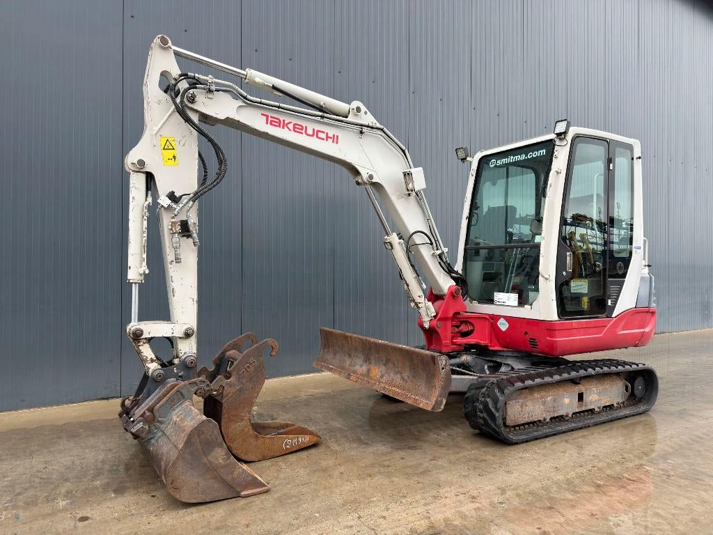 Takeuchi TB235 Minigraver, Enlèvement, Excavatrice