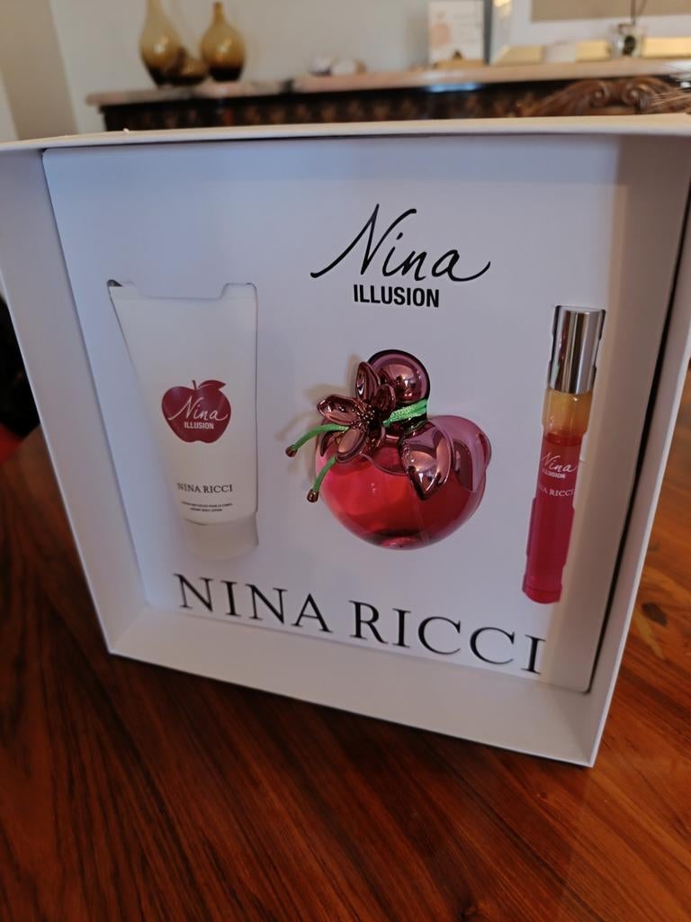Parfum et coffret Nina Ricci et adopt, Handtassen en Accessoires, Ophalen