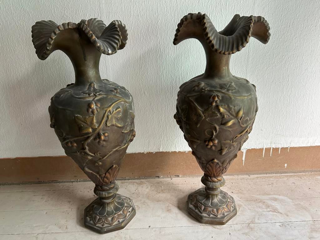 Art deco vazen in plaaster, Ophalen