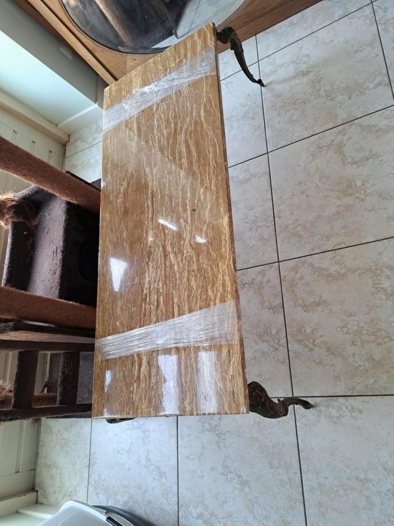 Belle table basse vintage avec plateau en travertin caramel, Enlèvement