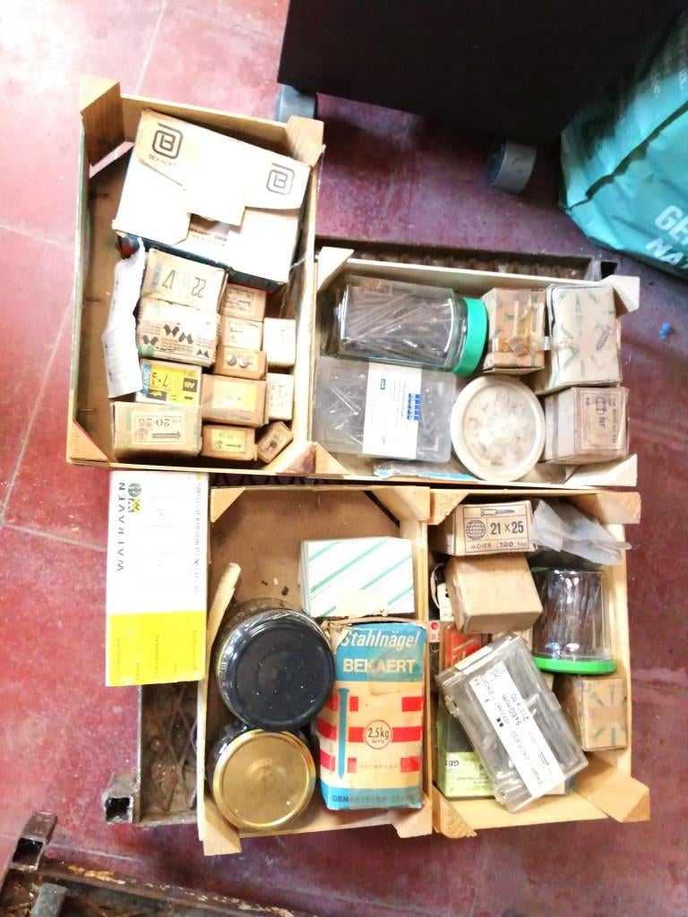 lot de clous et vis, Bricolage & Construction, Quincaillerie & Fixations, Enlèvement, Comme neuf, Vis
