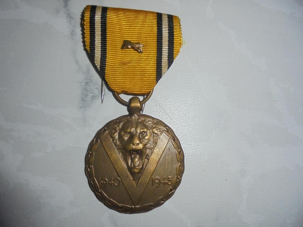 insigne d'honneur, médaille commémorative 40-45 avec sabres, Enlèvement ou Envoi, Armée de terre