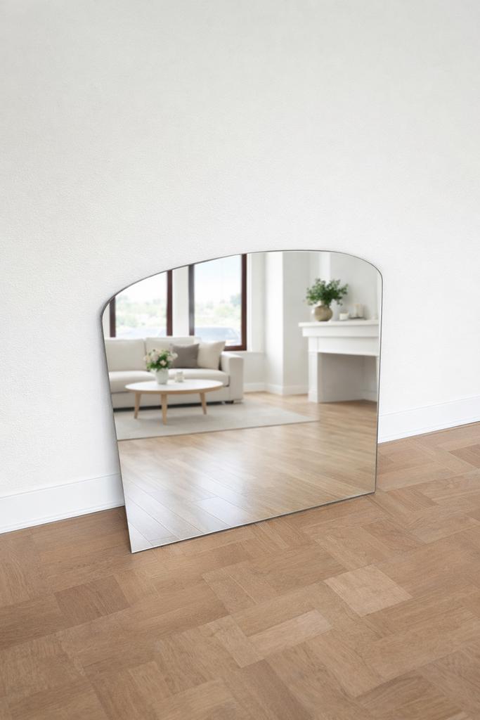 Moderne spiegel – mooie vorm – goede staat (Gent), Ophalen, Zo goed als nieuw