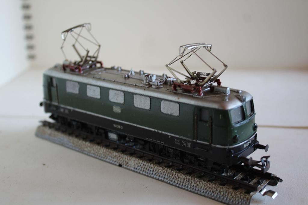 marklin ho elektrische loc DB -141 211-3 ref 3037, Hobby en Vrije tijd, Wisselstroom, Gebruikt, Locomotief, Verzenden