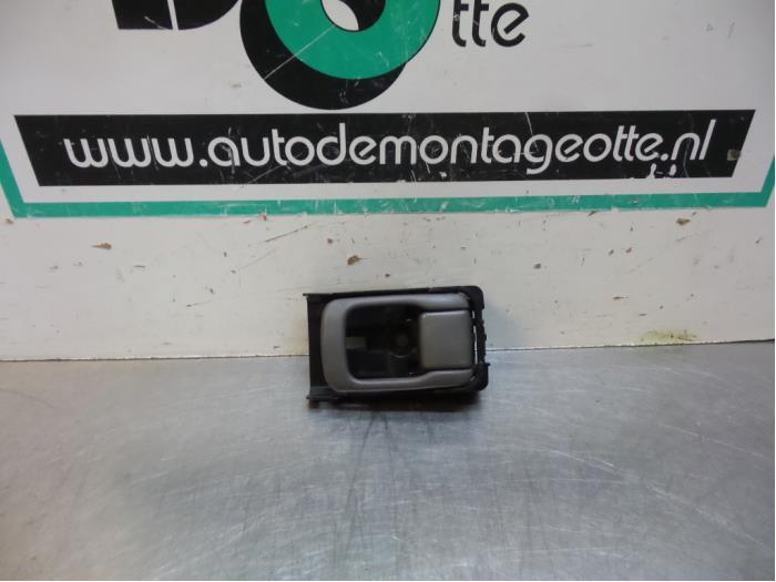 Poignée portière 2portes droite d'un Nissan Micra (Micra 1, -, Utilisé, -, Nissan