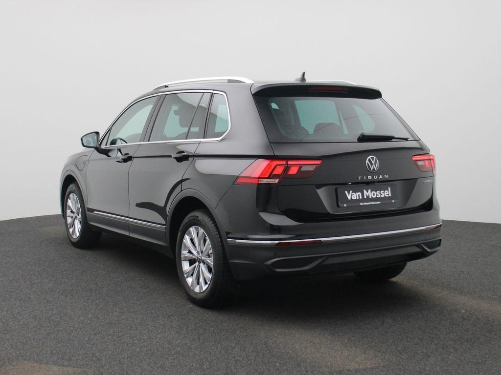 Volkswagen Tiguan 1.5 TSI eHybrid 110kW DSG Life, Auto's, Stof, Zwart, 4 cilinders, 150 min