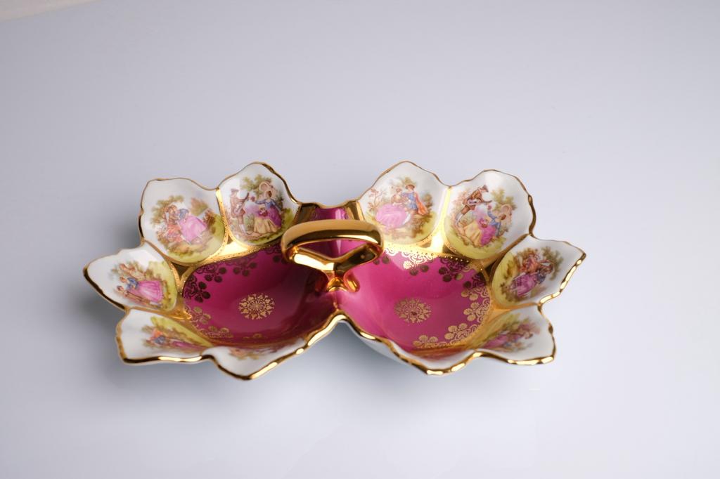 Vintage porselein schaaltje met hofmakerij tafereel, Antiek en Kunst, Antiek | Porselein, Ophalen