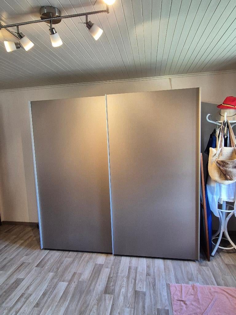 Kleerkast en commode, Ophalen, Zo goed als nieuw