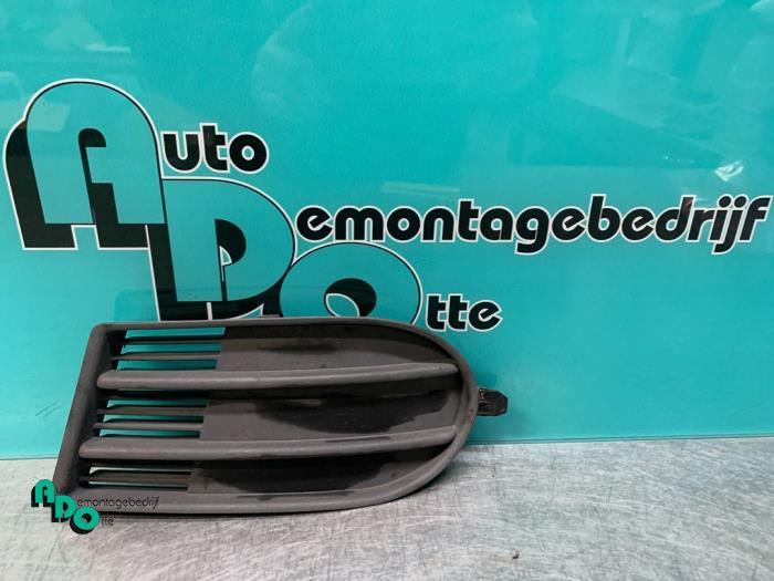 Pare-chocs grille d'un Suzuki Swift (Swift 05-), Autos : Pièces & Accessoires, Carrosserie & Tôlerie, Pare-chocs, Suzuki, Utilisé