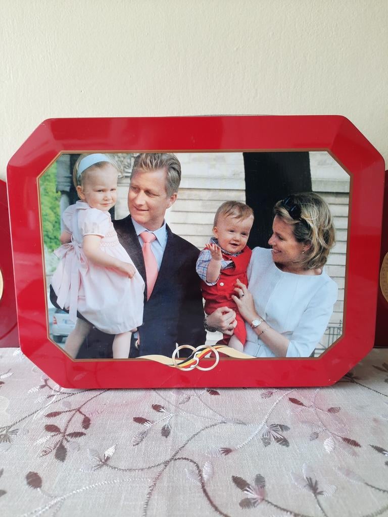 Blikken doos van koning Philip en gezin, Enlèvement