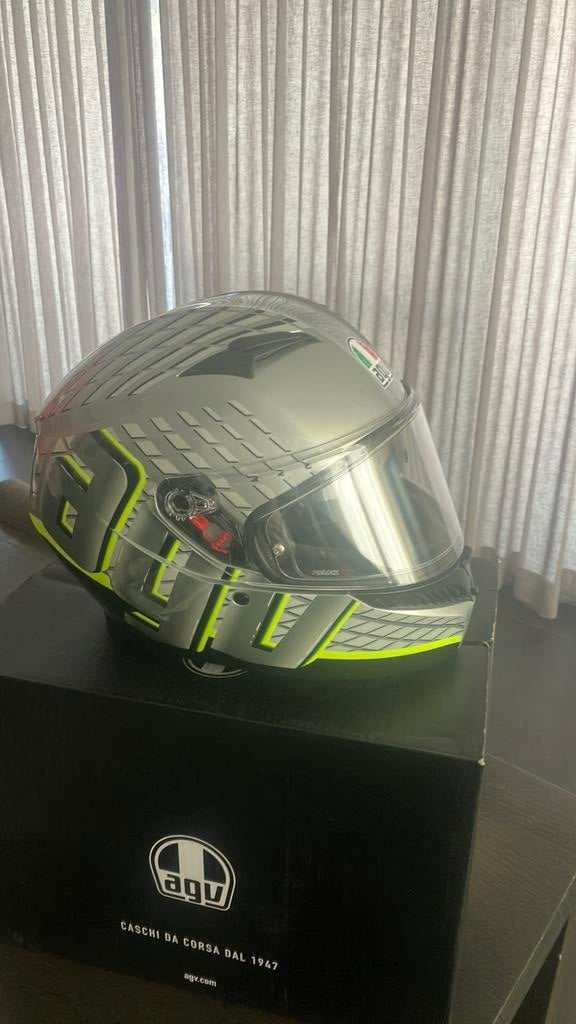 Helm large AGV, Motoren, Ophalen, AGV