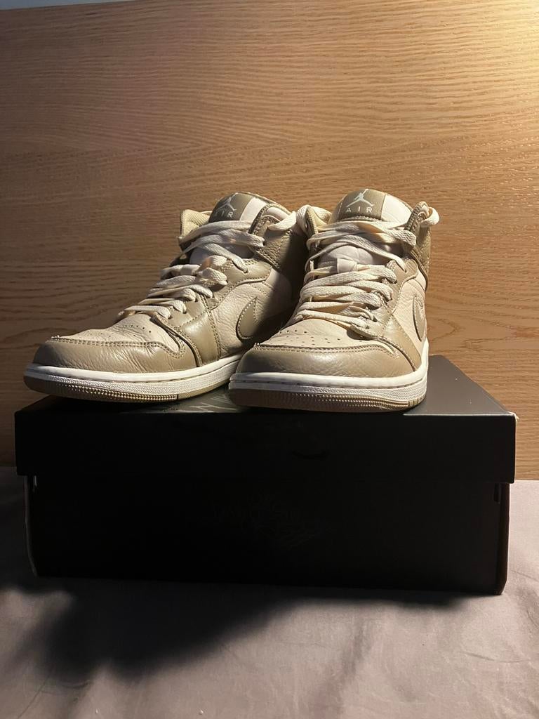 Air Jordan 1 MID, Legend LT fantôme marron/kaki, Enlèvement ou Envoi, Autres couleurs, Nike, Comme neuf