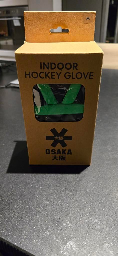 Osaka handschoen voor indoor hockey, Ophalen
