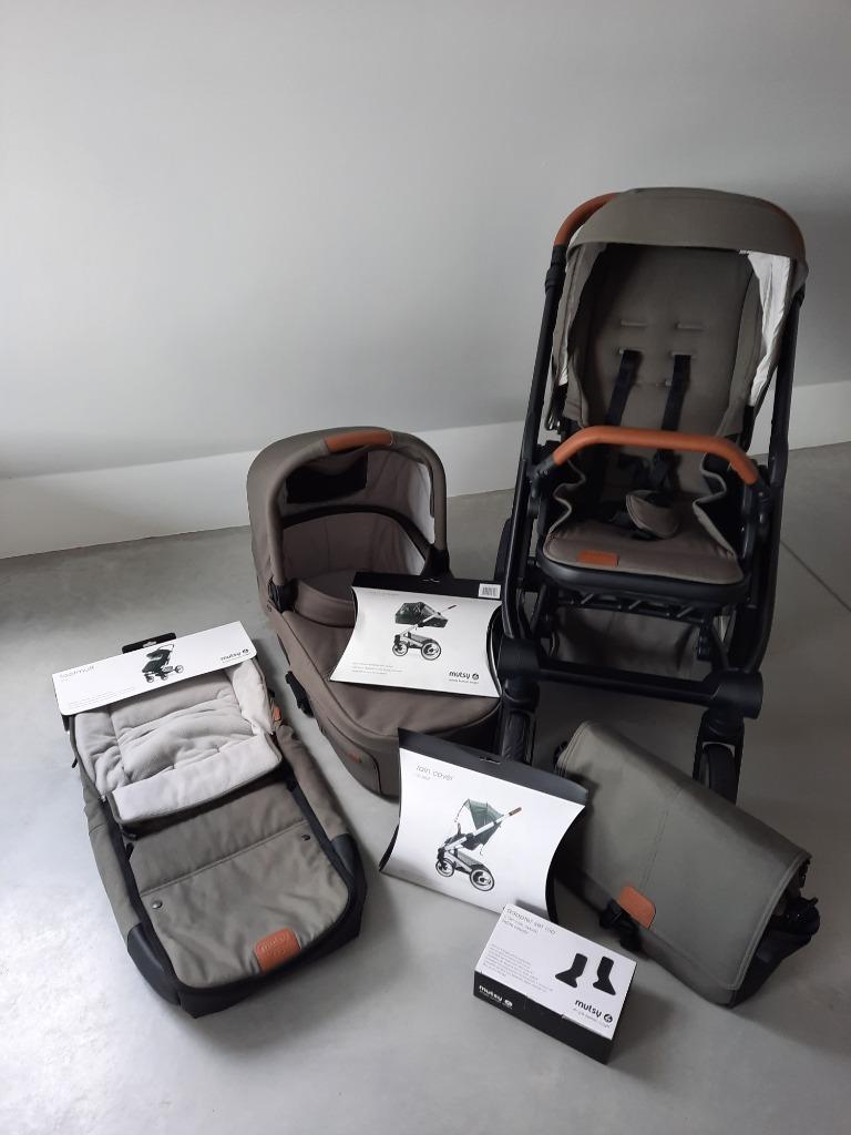 Mutsy Nio Kinderwagen (complete set), Kinderen en Baby's, Kinderwagens en Combinaties, Zo goed als nieuw, Mutsy, Verstelbare duwstang