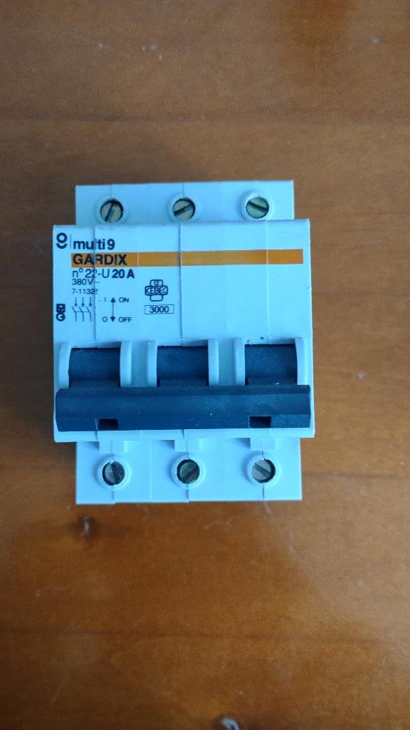 Disjoncteur triphasé GARDIX Multi 9 – 20A – 380V, Bricolage & Construction, Électricité & Câbles, Utilisé, Autres types, Enlèvement