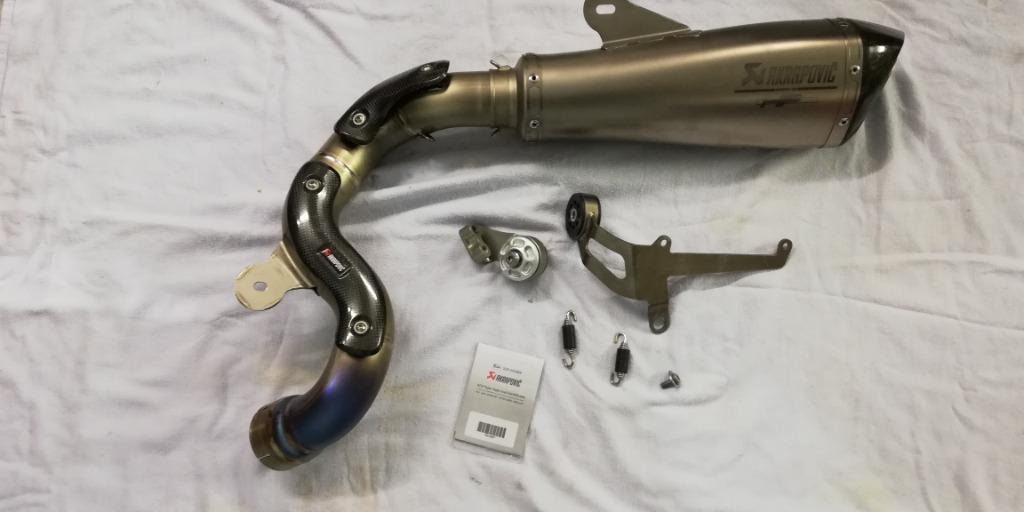 Akrapovic R Nine T Uitlaat, Motoren, Ophalen of Verzenden