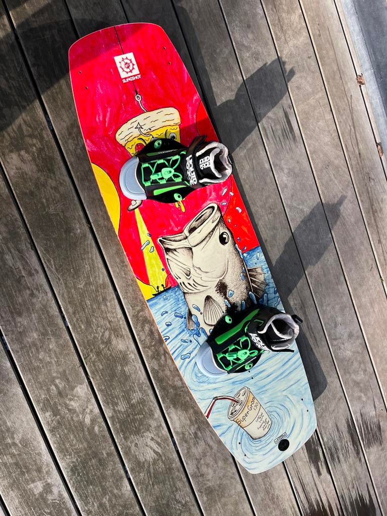 Slingshot Super Grom wakeboard + Liquid Force Rant boots, Watersport en Boten, Ophalen, Zo goed als nieuw, Board en Schoenen