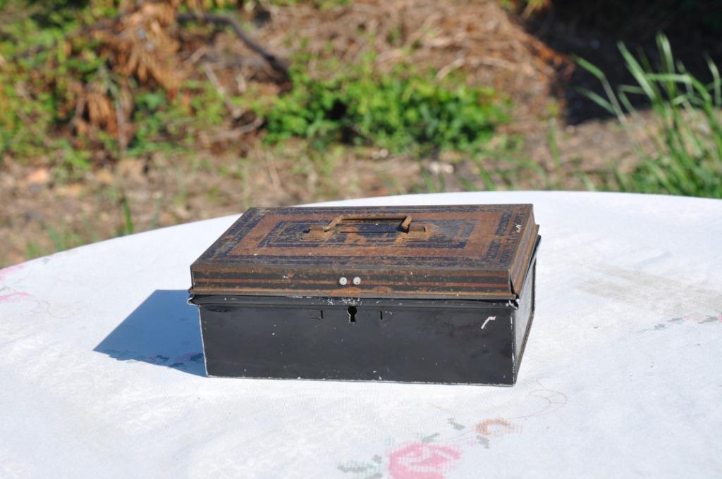 §  boite en fer coffre tirelire, Enlèvement ou Envoi, Utilisé, Autre, Autres marques