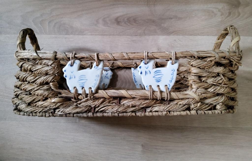 Panier en osier avec bleu de Delft, poulets bleus de Delft,, Neuf, Enlèvement ou Envoi, Osier, Panier