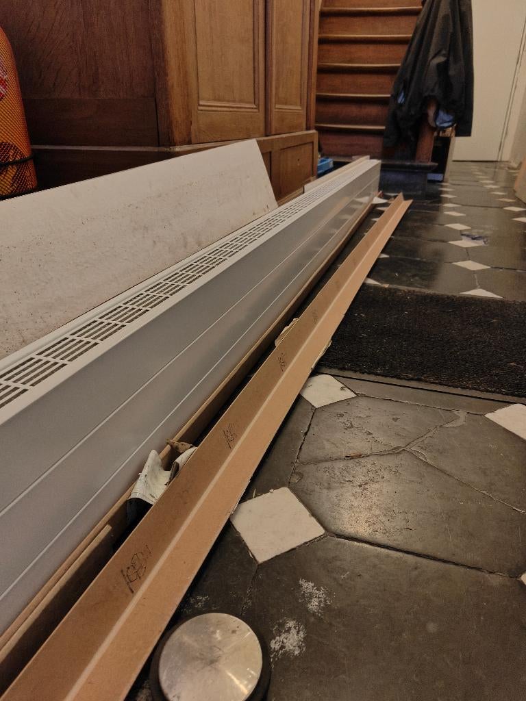 Radiateur plinthe design - neuf, Bricolage & Construction, Chauffage & Radiateurs, Enlèvement, Neuf, Radiateur