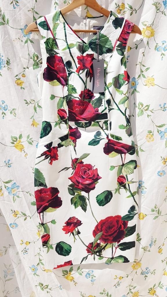 ROBE à  ROSES ROUGES ( marque anglaise), Vêtements | Femmes, Enlèvement ou Envoi, Marque anglaise, Sous le genou, Neuf