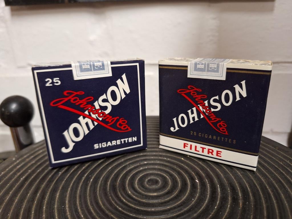2 vieux paquets etalage cigarettes Johnson, Collections, Enlèvement ou Envoi, Utilisé, Emballage