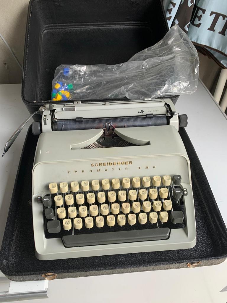 Scheidegger typemachine met case, Diversen, Typemachines, Ophalen, Gebruikt