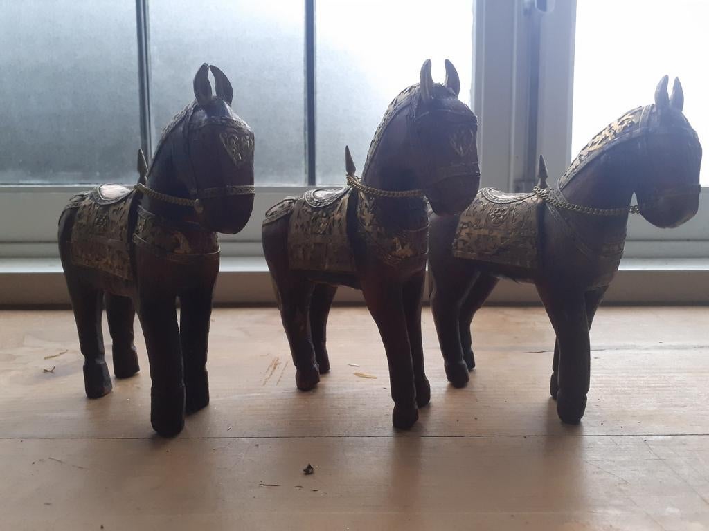 Oude houten Indische paardjes., Antiek en Kunst, Ophalen