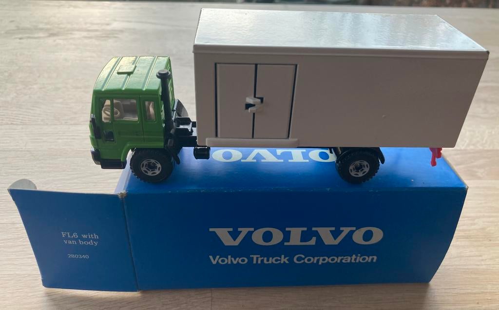 Siku schaalmodel VOLVO FL6, Ophalen of Verzenden, Zo goed als nieuw