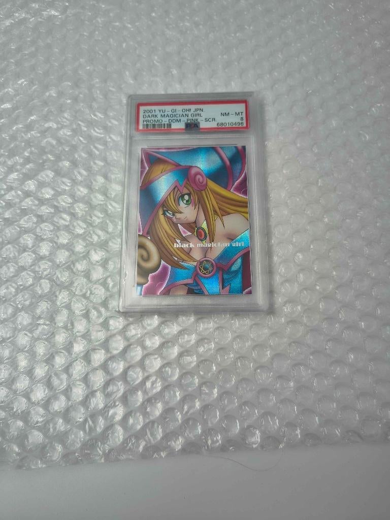 dark magician girl dungeon dice monsters pink scr PSA 8, Ophalen of Verzenden, Nieuw, Losse kaart, Foil