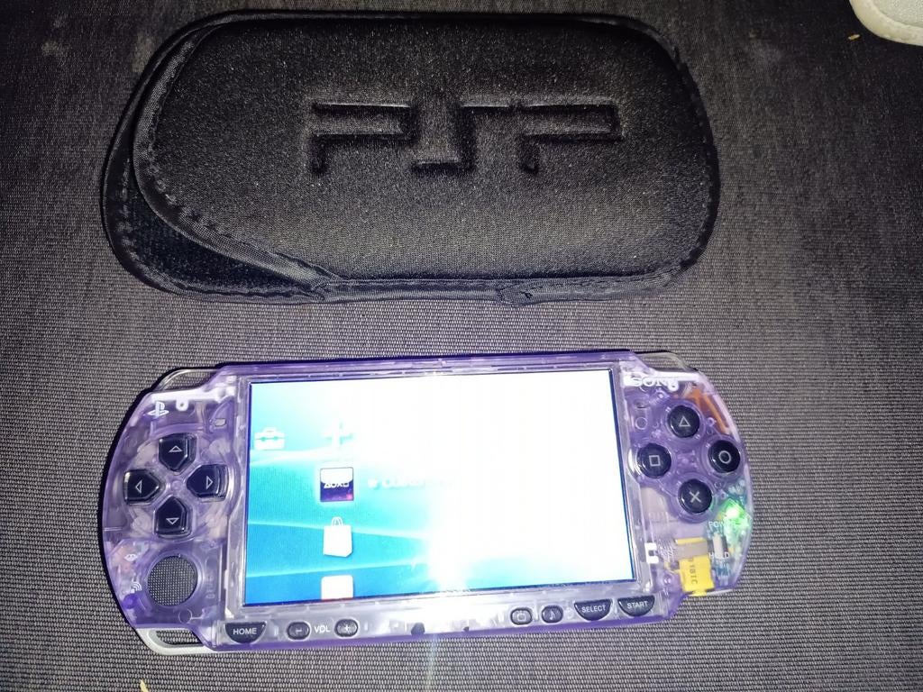 Psp 2000 Custom clear purple Jailbreaked, Games en Spelcomputers, Met games, Overige kleuren, Ophalen of Verzenden, Zo goed als nieuw