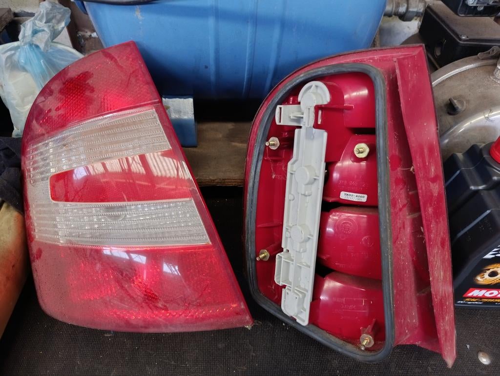 Achterlichten skoda fabia, Ophalen, Seat