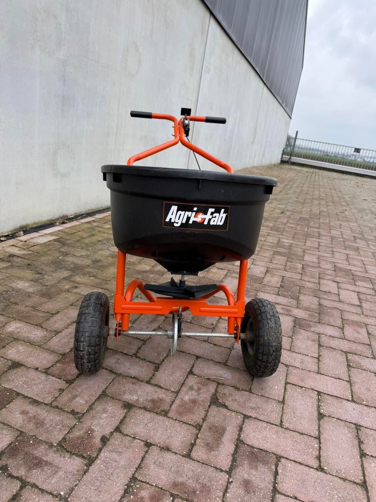 Agrifab  strooier, Ophalen, Mest