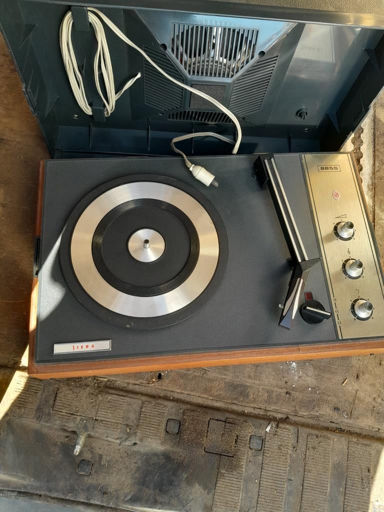 Oude platenspeler, Enlèvement