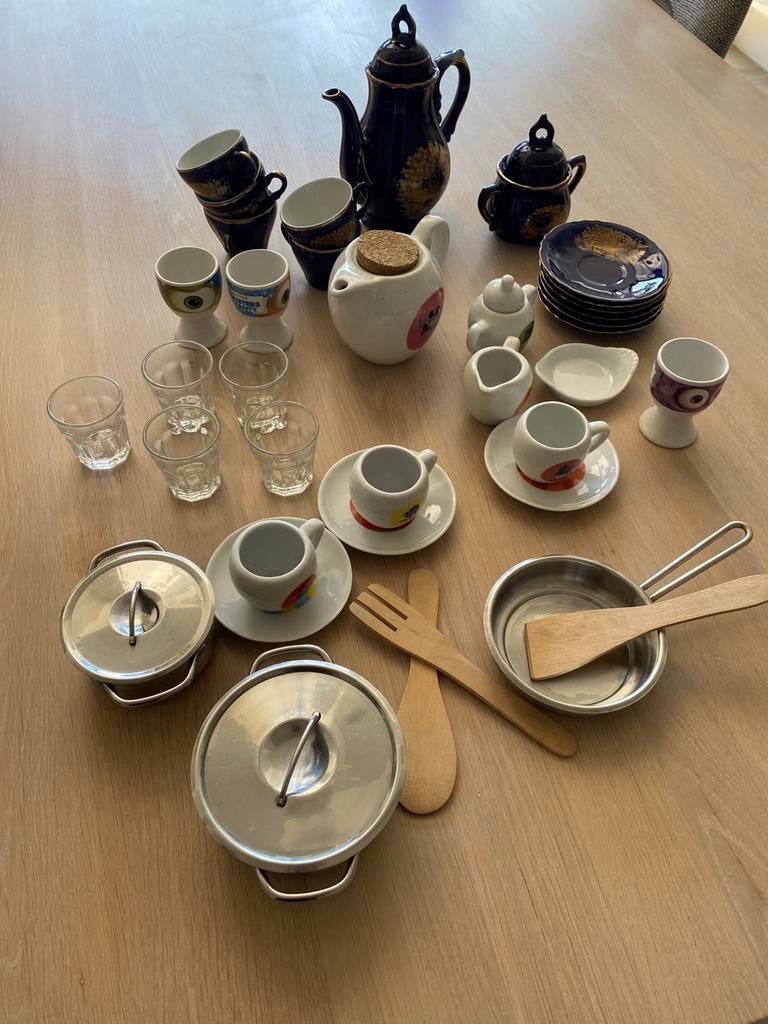 Servies en kookgerief voor kinderen., Ophalen