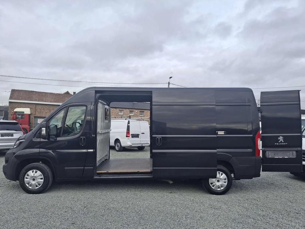 Peugeot Boxer 2.2 L3H2 *Nouveau Moteur* (bj 2023), Auto's, Gebruikt, 4 cilinders, Zwart, Bedrijf